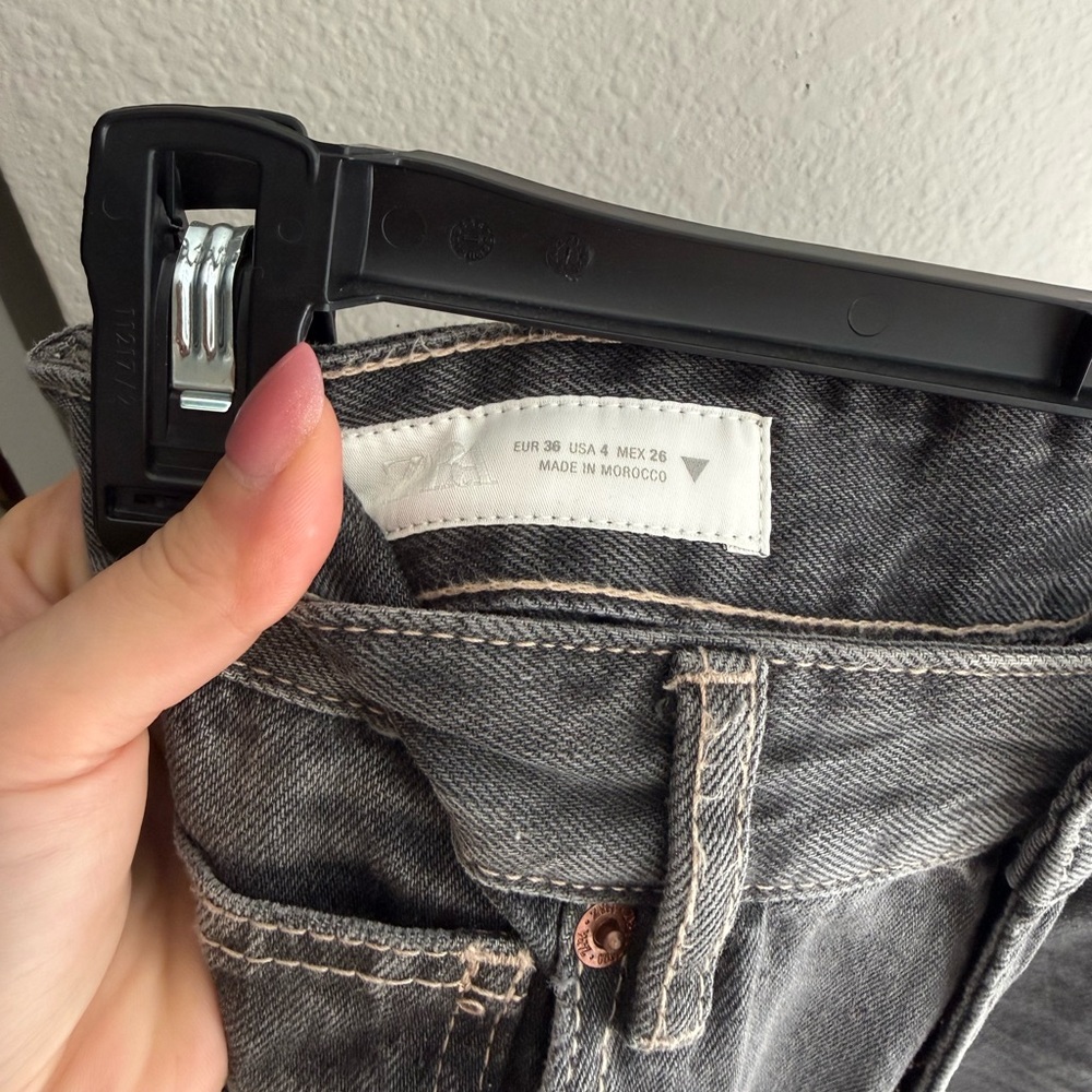 Zara High waisted Relaxed Gray Washed Jeans - Picture 2 of 5